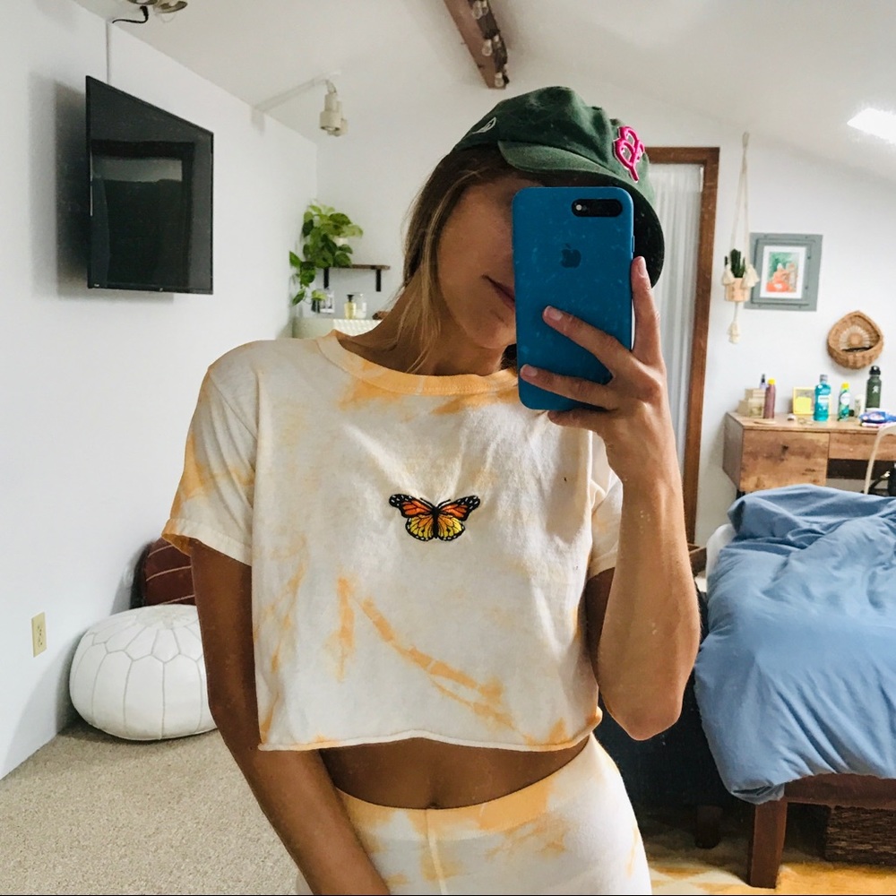 ❌ SOLD ❌Brandy Butterfly Crop Tee 🦋